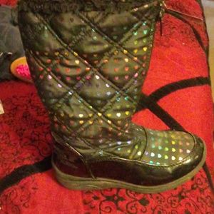 Rain boots with the fur